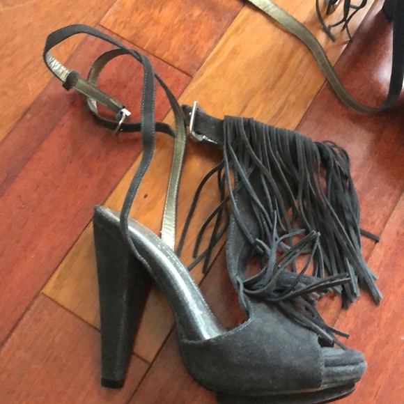 New! Colin Stuart fringe heels - Picture 3 of 4